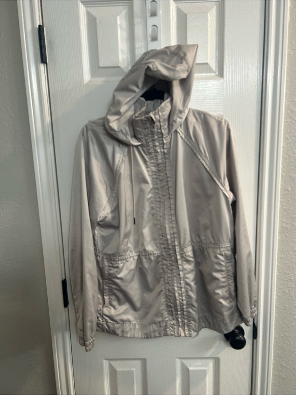 Women's Avia Hoodie WindbreakerJacket, Size M, Full Zip, Cuff Sleeves light gray